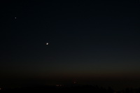 Venus,Mond und Jupiter am Abendhimmel über der Burg Steinsberg