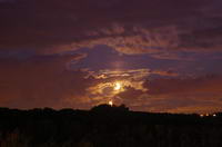 Mond über dem Steinsberg mit Wolken
