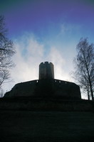 Burg Steinsberg mit Sonnenstahlen